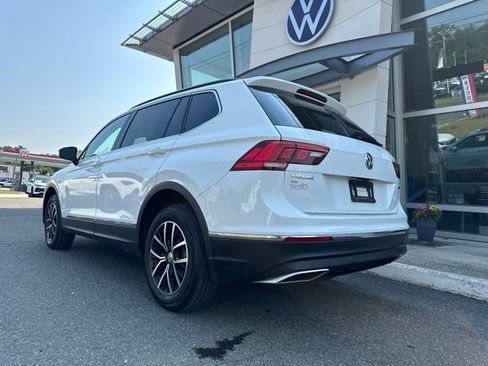 Used 2021 Volkswagen Tiguan SE w/ Panoramic Sunroof Package AWD/4WD image 3