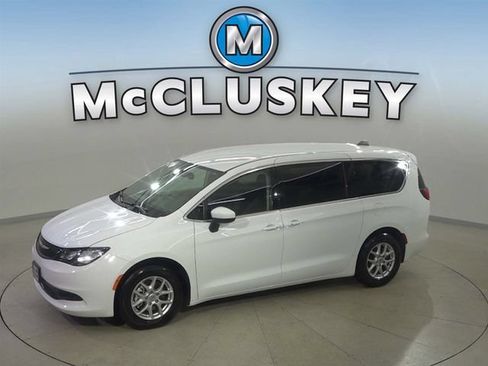 Used 2023 Chrysler Voyager LX FWD image 1
