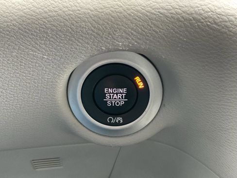 Used 2023 Chrysler Voyager LX image 32