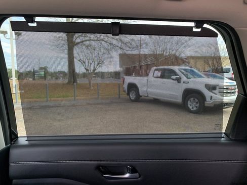 New 2025 Nissan Pathfinder SL image 21