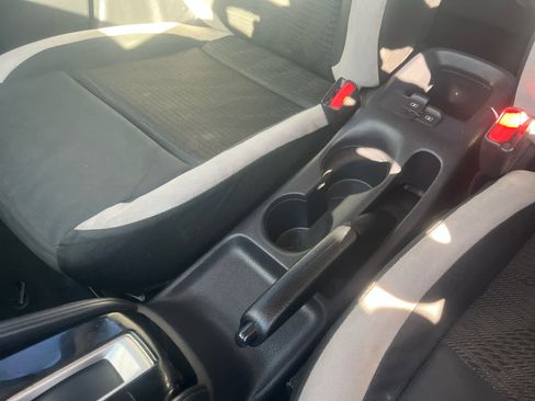 Used 2020 Nissan Versa SV FWD image 19