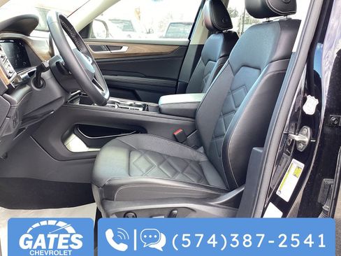 Used 2024 Volkswagen Atlas SE image 13