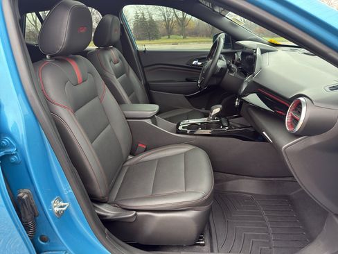 Used 2025 Chevrolet Trax RS w/ Sunroof Package image 46