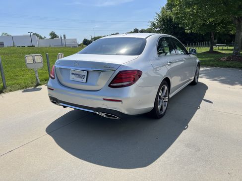 Used 2019 Mercedes-Benz E 300 4MATIC image 11