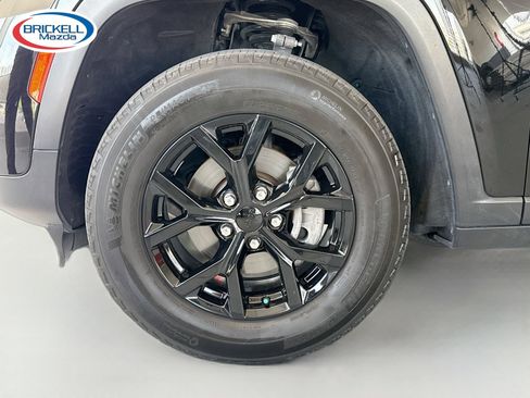 Used 2024 Jeep Grand Cherokee Altitude RWD image 41