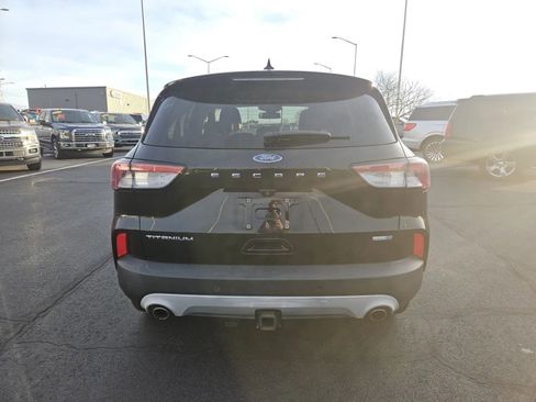 Used 2020 Ford Escape Titanium image 3