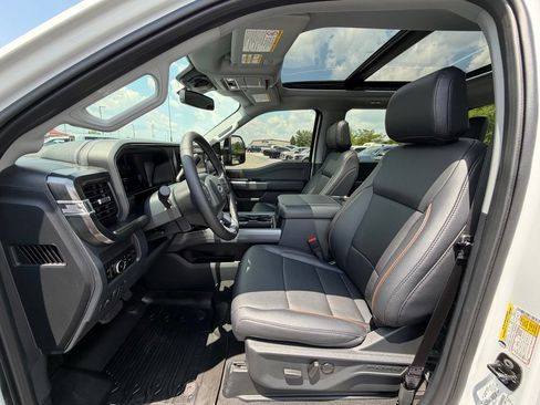 Used 2026 Ford F250 Lariat w/ Black Appearance Package AWD/4WD image 2