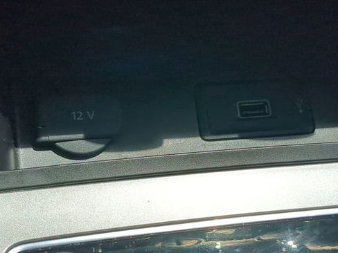 Certified 2022 Volkswagen Passat 2.0T SE FWD image 22