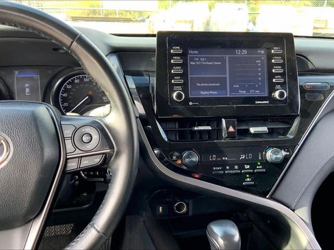 Used 2024 Toyota Camry SE image 6