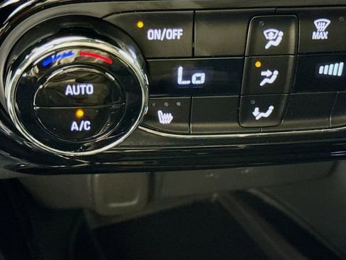 Used 2025 Chevrolet Trax RS w/ Sunroof Package FWD image 19