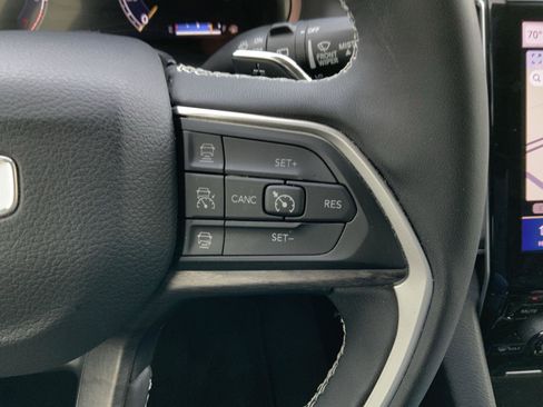 Used 2023 Jeep Grand Cherokee L Limited AWD/4WD image 32