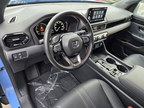 Certified 2025 Honda Pilot TrailSport image 18