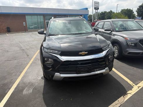 Used 2023 Chevrolet TrailBlazer LT w/ Convenience Package FWD image 3