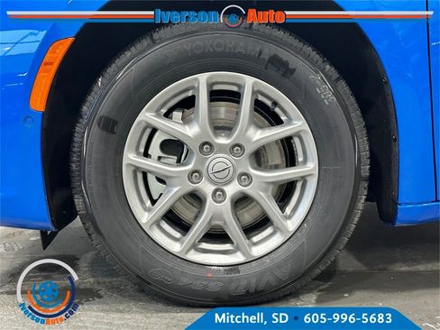 New 2026 Chrysler Pacifica Select image 10