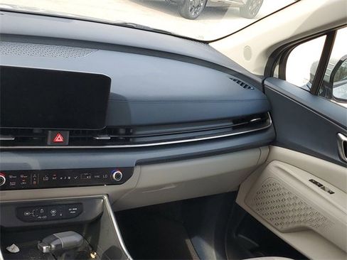 Certified 2025 Kia Carnival EX image 15