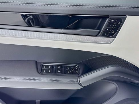 New 2026 Porsche Cayenne image 11