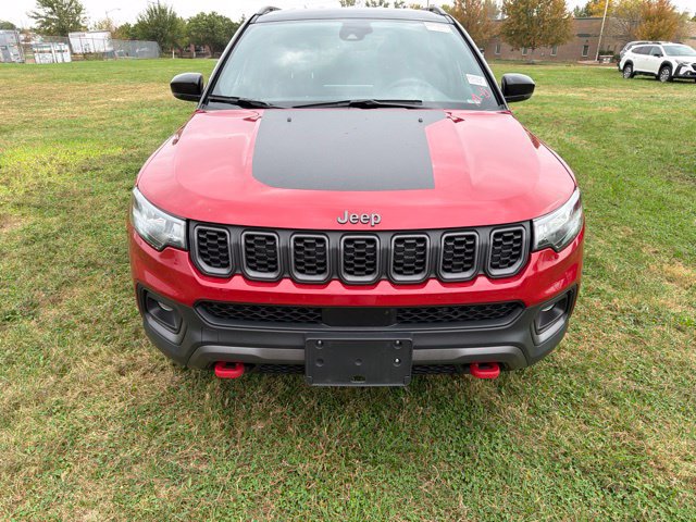 Used 2025 Jeep Compass Trailhawk AWD/4WD image 2