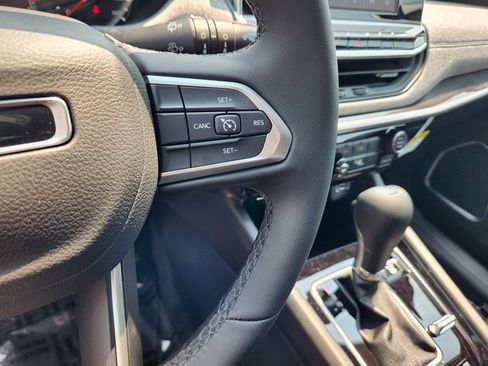 New 2025 Jeep Compass Latitude image 23