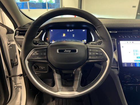 Used 2023 Jeep Grand Cherokee Limited w/ Trailer Tow Prep Group (B) image 11