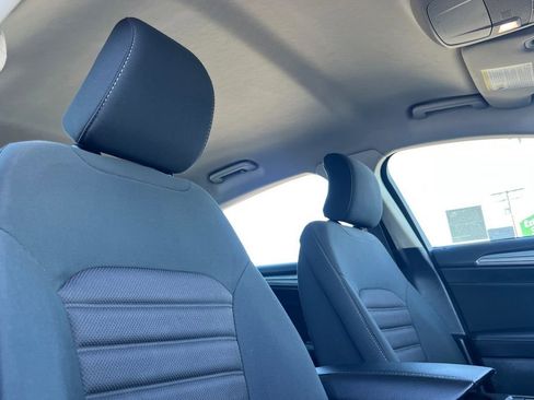 Used 2017 Ford Fusion SE w/ Fusion SE Technology Package image 18