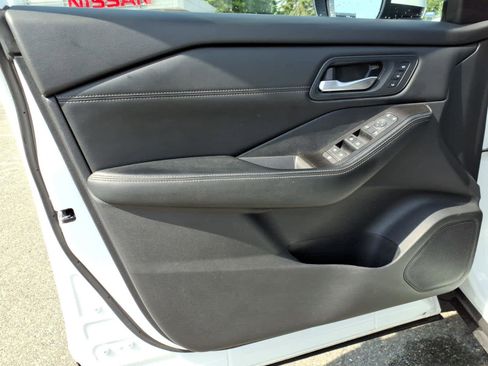 Certified 2025 Nissan Rogue SL w/ SL Premium Package AWD/4WD image 10