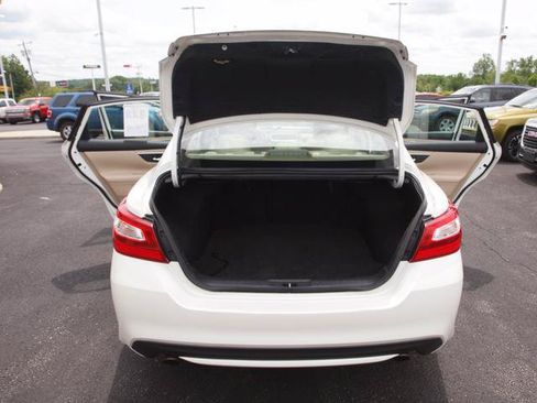 Used 2016 Nissan Altima 2.5 SV w/ Convenience Package FWD image 5