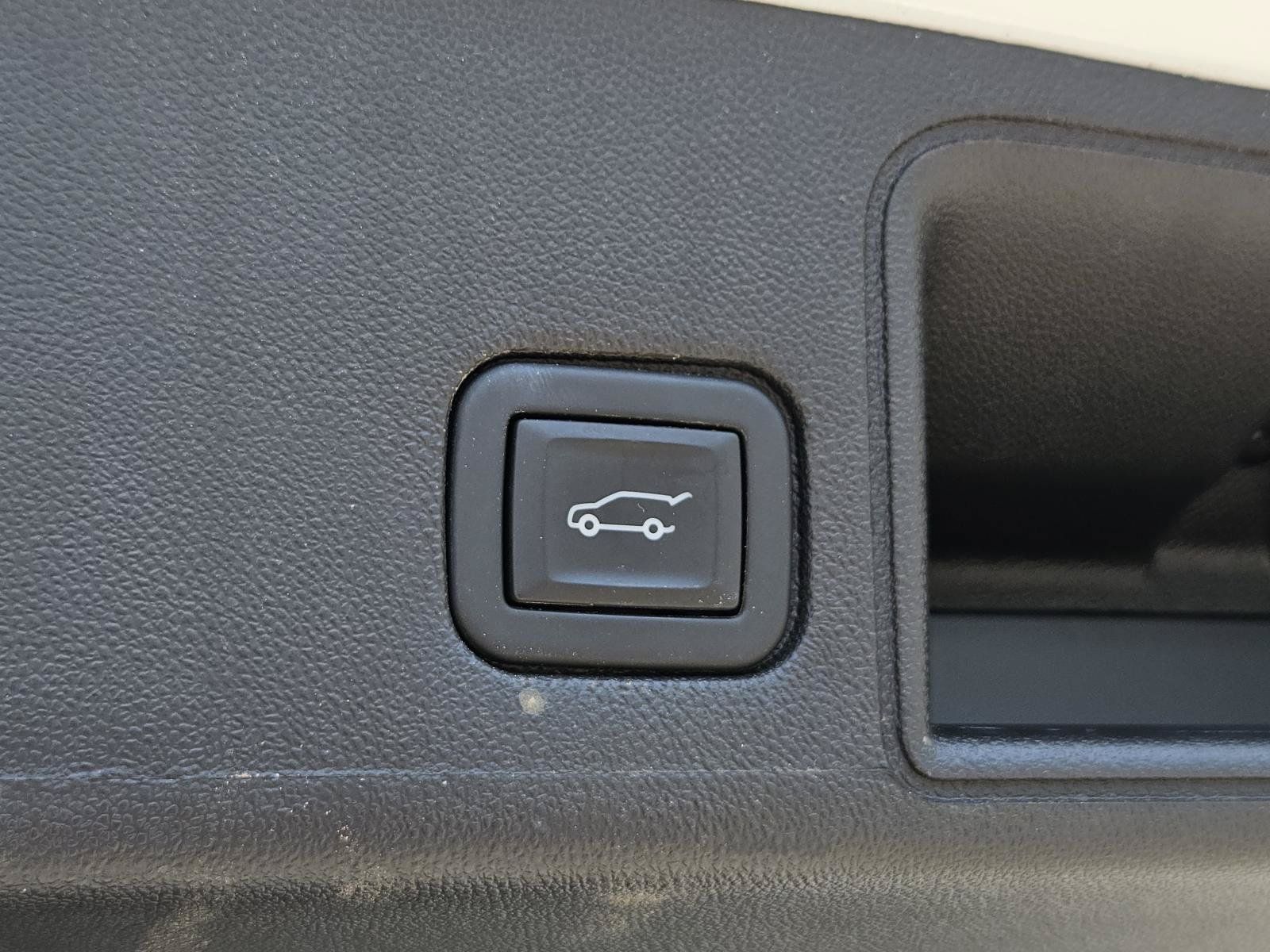 Used 2024 GMC Terrain SLT FWD image 10