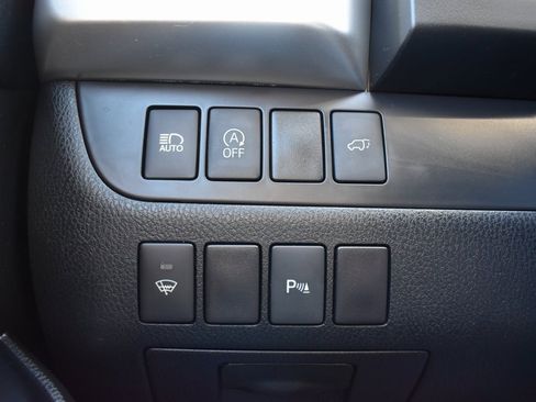 Used 2018 Toyota Highlander Limited image 18