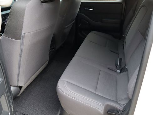 Used 2024 Nissan Frontier SV w/ SV Convenience Package RWD image 5