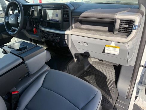 New 2025 Ford F550 4x4 Regular Cab Super Duty image 6