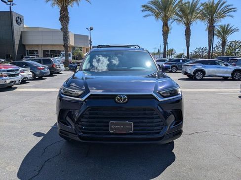 Used 2025 Toyota Grand Highlander AWD image 2