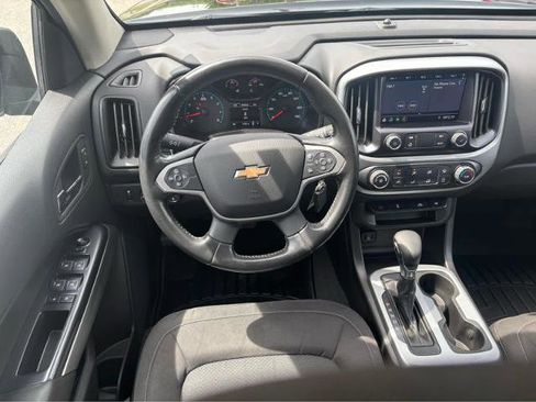 Used 2022 Chevrolet Colorado LT w/ LT Convenience Package AWD/4WD image 16