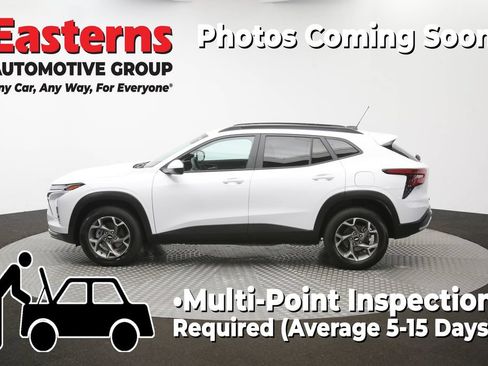 Used 2025 Chevrolet Trax LT FWD image 60
