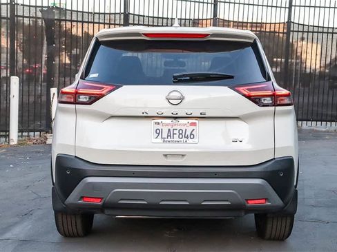 Used 2023 Nissan Rogue SV image 7