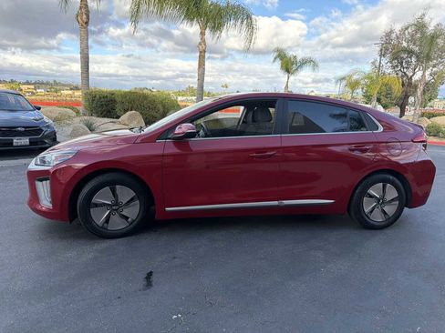 Used 2022 Hyundai Ioniq SE FWD image 17