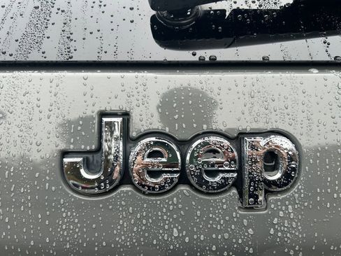 Used 2020 Jeep Cherokee Limited image 31