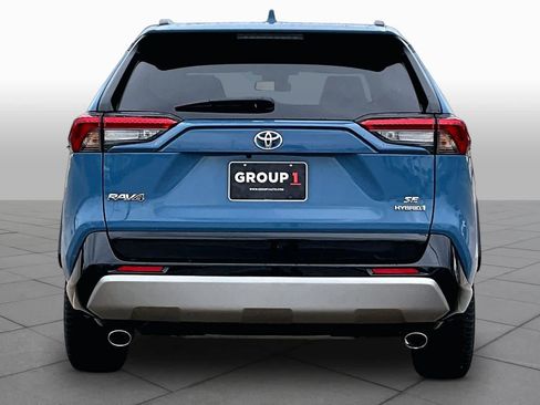 Used 2022 Toyota RAV4 SE AWD/4WD image 5