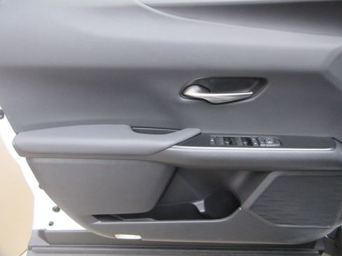 Used 2025 Lexus UX 300h AWD image 28