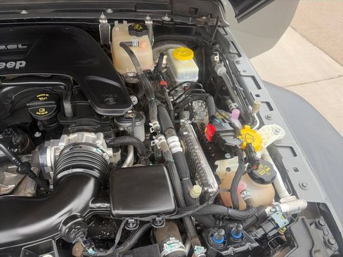 Used 2021 Jeep Wrangler Sport AWD/4WD image 36