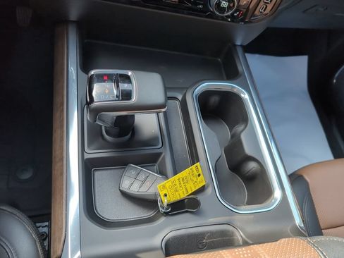 Used 2023 Chevrolet Silverado 1500 High Country w/ High Country Premium Package AWD/4WD image 31
