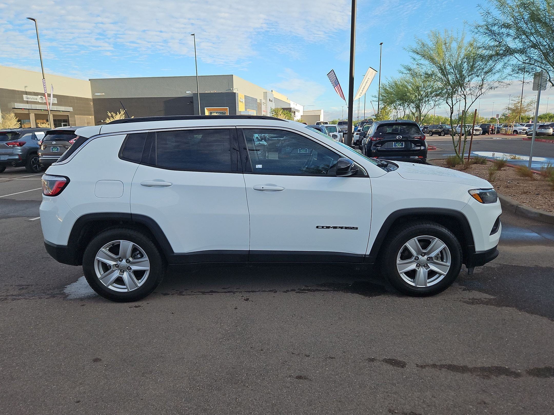 Used 2022 Jeep Compass Latitude FWD image 6