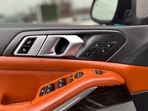 Used 2019 BMW X5 xDrive50i w/ M Sport Package image 18