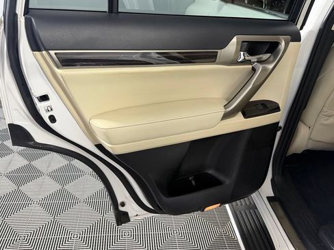 Used 2021 Lexus GX 460 Premium w/ Premium Package AWD/4WD image 25
