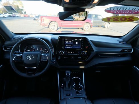 Used 2021 Toyota Highlander XSE image 18
