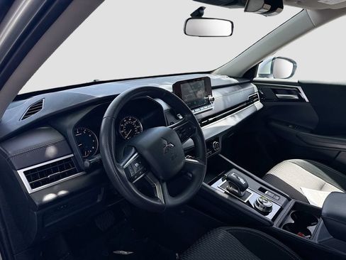 Used 2024 Mitsubishi Outlander ES FWD image 9
