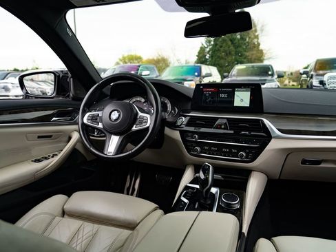 Used 2017 BMW 540i w/ M Sport Package image 21