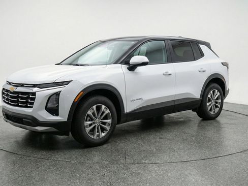 Used 2025 Chevrolet Equinox LT FWD image 3