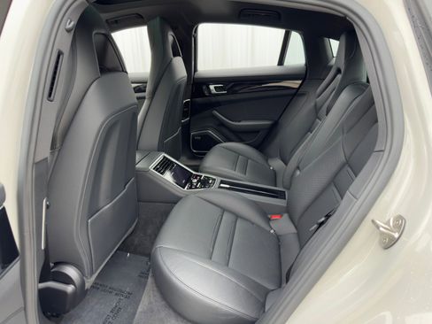 Used 2022 Porsche Panamera 4S w/ Premium Package image 48