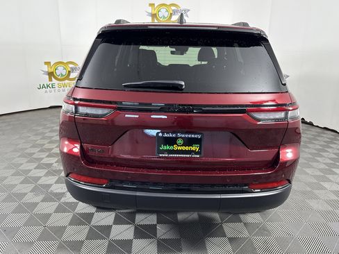 New 2025 Jeep Grand Cherokee Altitude image 7