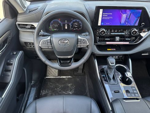 New 2026 Toyota Highlander Limited image 16